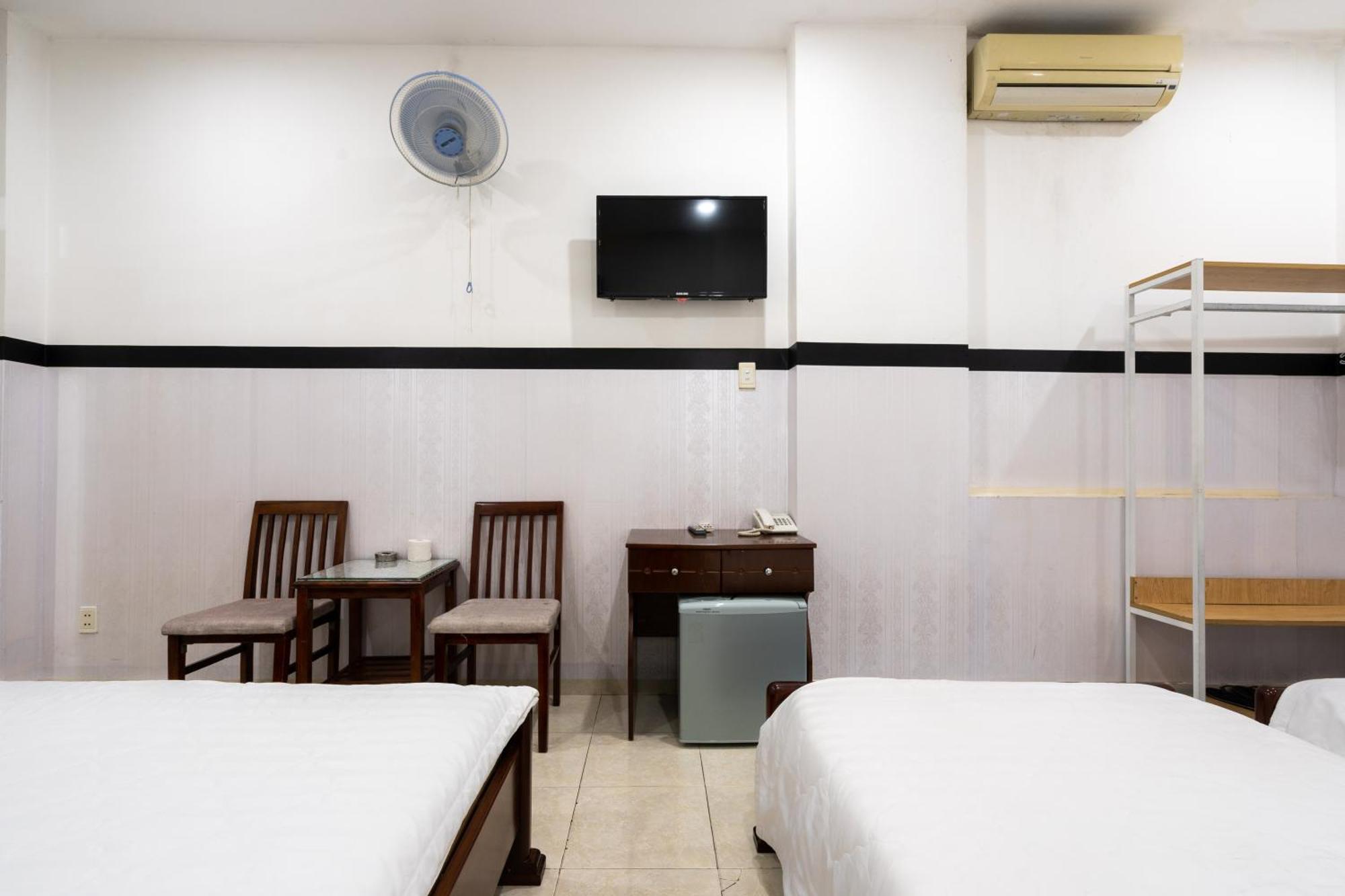 ân Tình Hotel *
