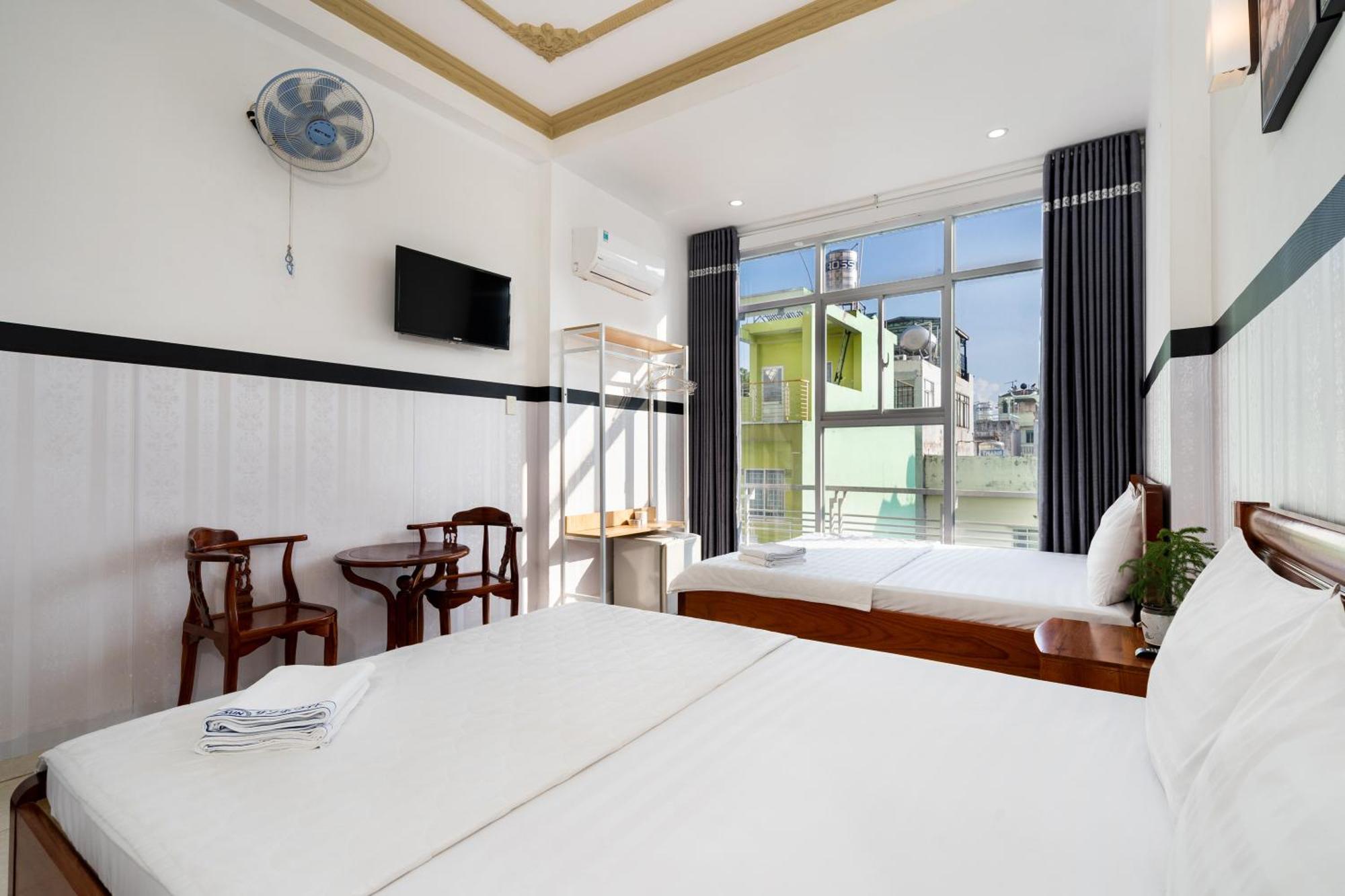 ân Tình Hotel *